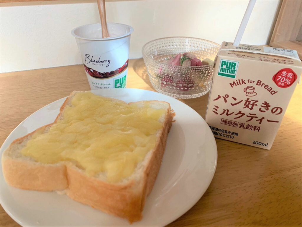 パンのおともは牛乳？ カフェオレ？ ミルクティー？