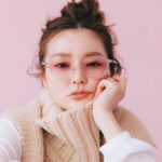 掛けるだけですっぴん隠しに!? アイメイク眼鏡「リリクルーレ」