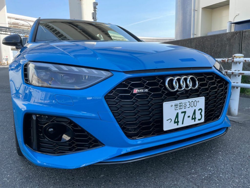 アウディ　RS4 Avant