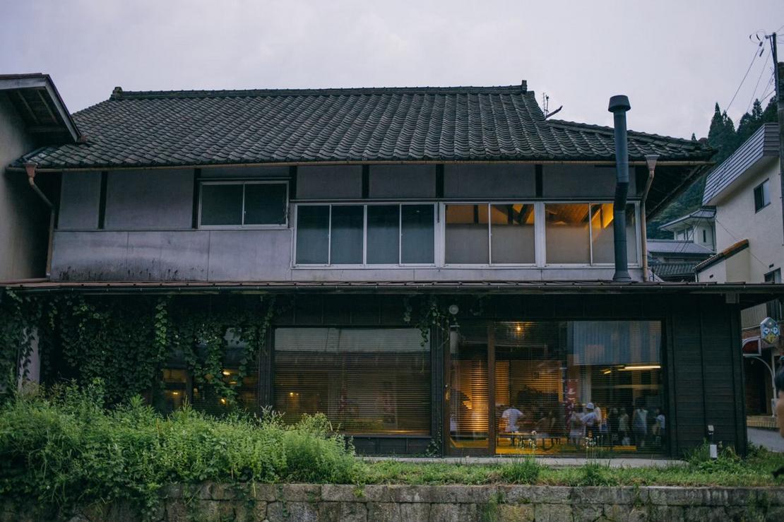 癒しと非日常の刺激が待っている。長野県根羽村で新感覚リトリート モノ・マガジンweb