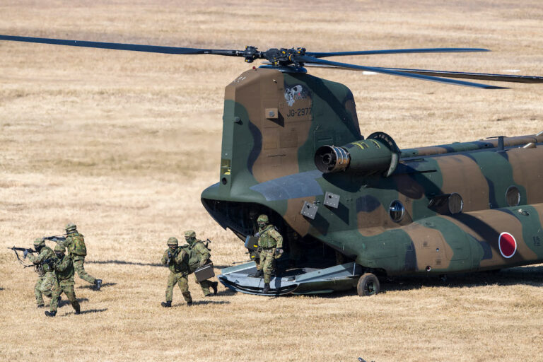 菊池雅之のミリタリーレポート陸自最強部隊！第1空挺団とは？ 降下訓練はじめ 前編 – モノ・マガジンweb