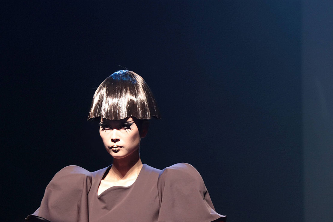きのこの山50周年×JUNKO KOSHINO」渋谷ヒカリエで話題のファッション