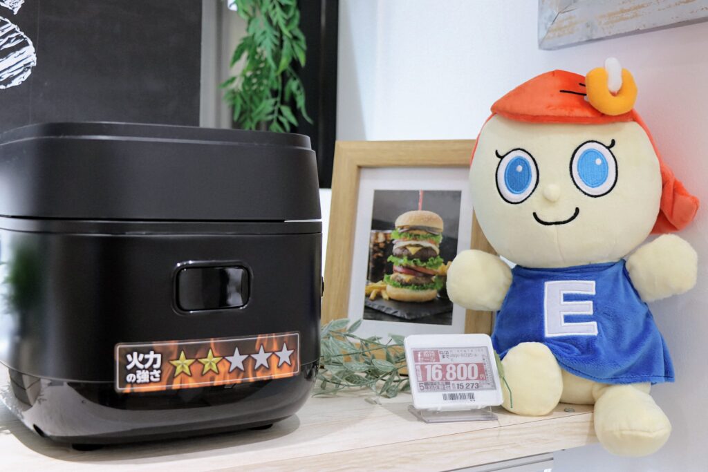 eangleIH炊飯器とマスコットの陳列